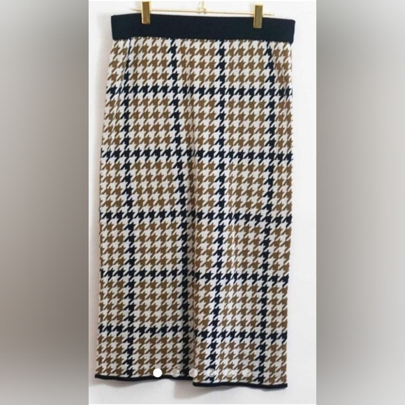 Who What Wear Dresses & Skirts - Who What Wear houndstooth patterned pencil skirt size 2X